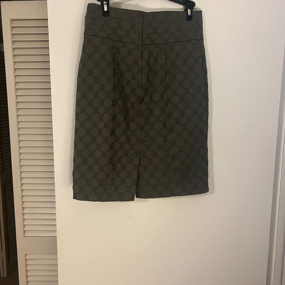 H&M Taupe Color Circle Pattern Pencil Skirt. Size 8.